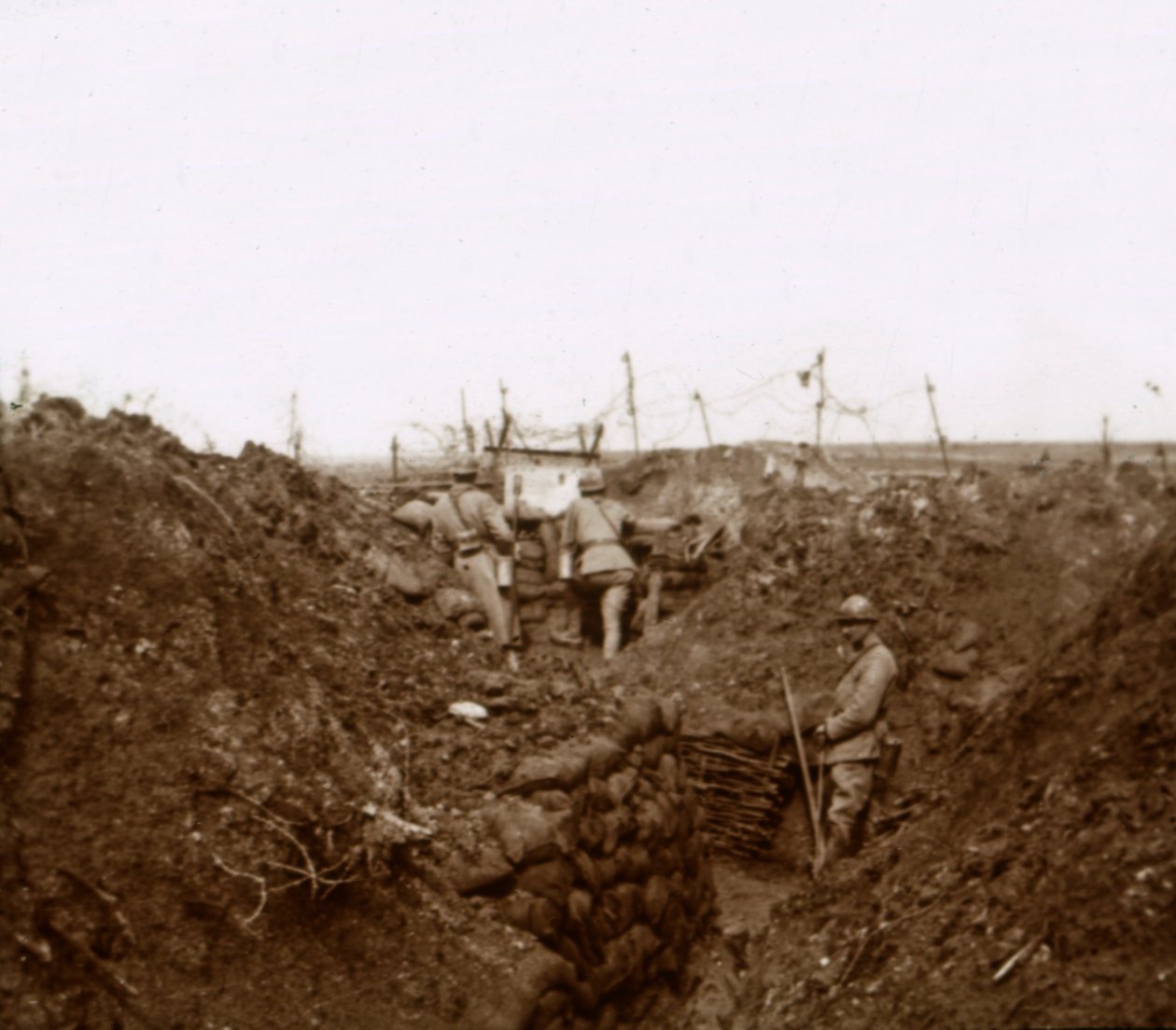 トレンチの兵士、北フランス、マシゲ、c1914-c1918 作： 不明