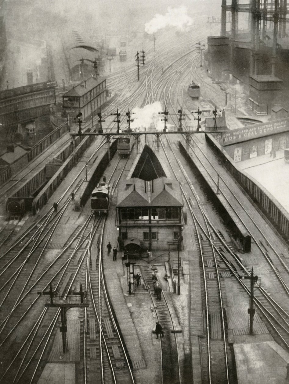 セントパンクラス。ロンドン、ミッドランド、スコットランド鉄道の終点、1935年。 作： 不明