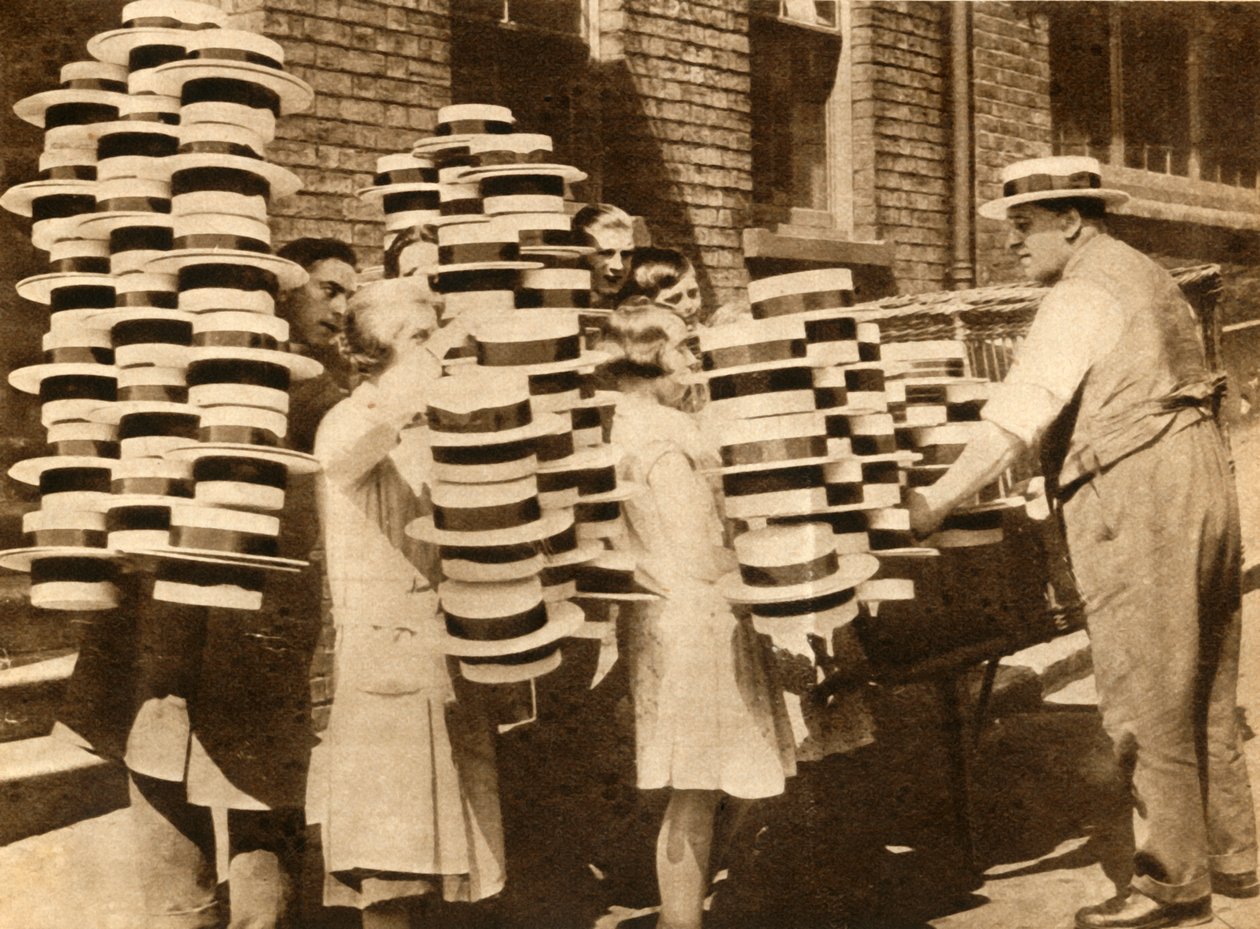 麦わら帽子は1930年、1933年に人気を博しました。 作： 不明