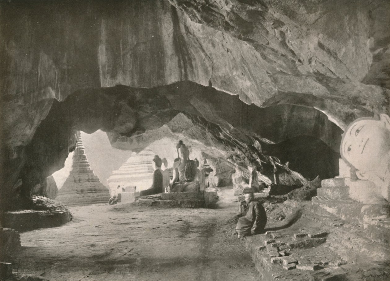 モールメインの洞窟、1900年。 作： 不明