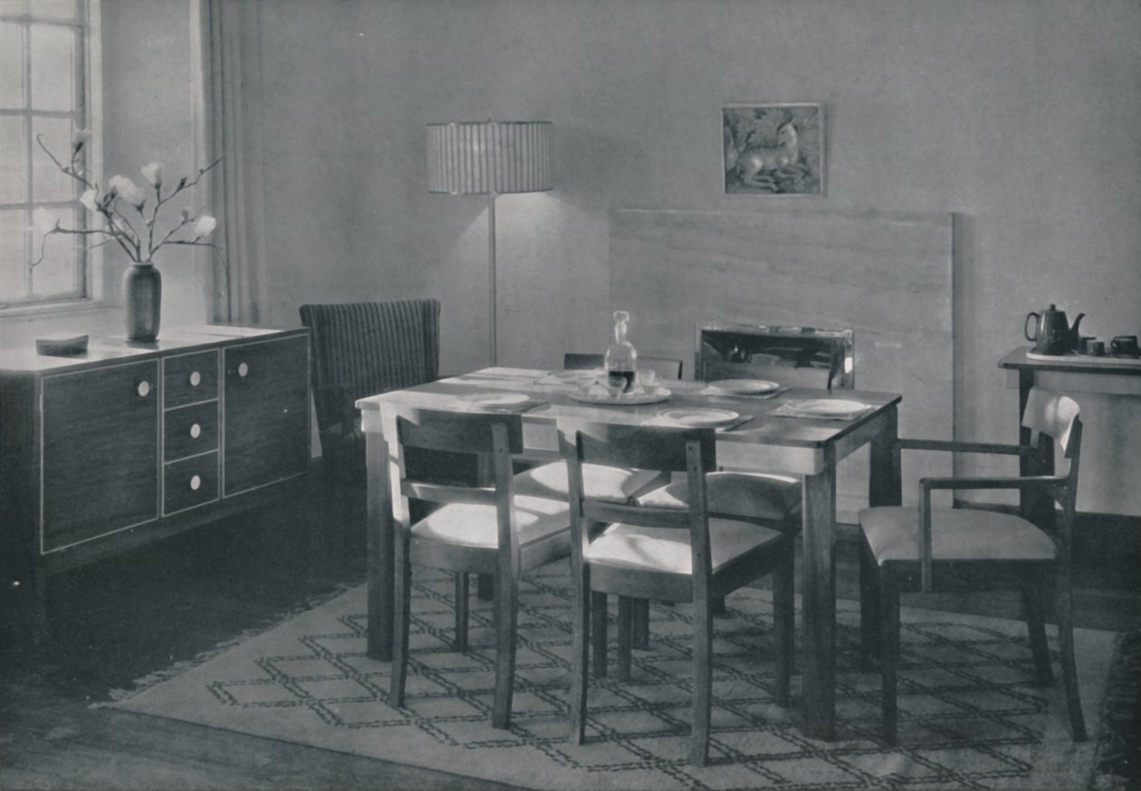 ダイニングルーム-クルミとプラタナスの家具、1942年。 作： 不明