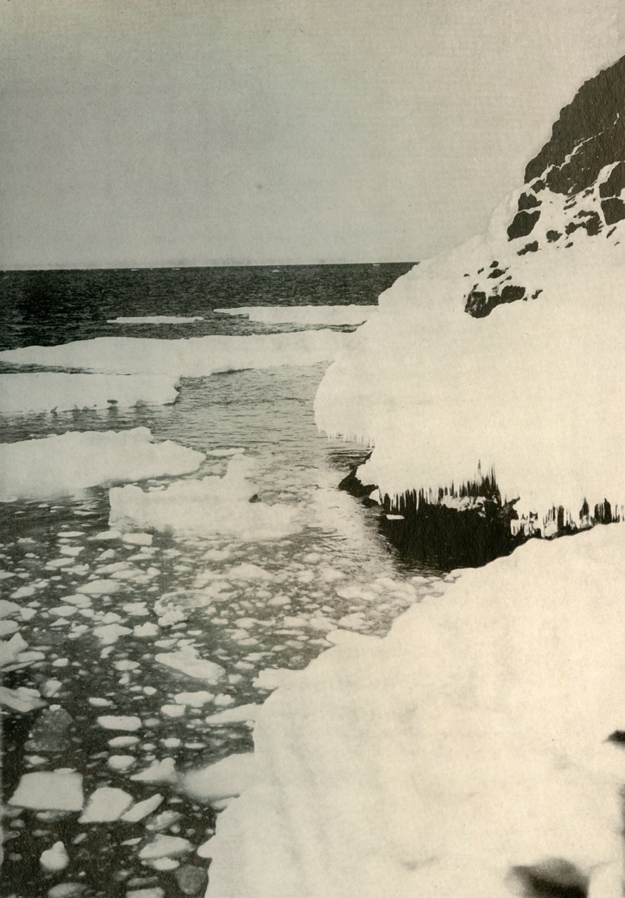 最初の着陸場所、湾の氷の破壊と北への漂流を示す、1908年、1909年 作： 不明