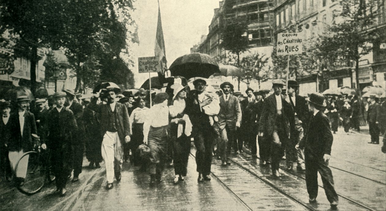 1920年、フランスの武装勢力：パリの色に参加する予備軍。 作： 不明