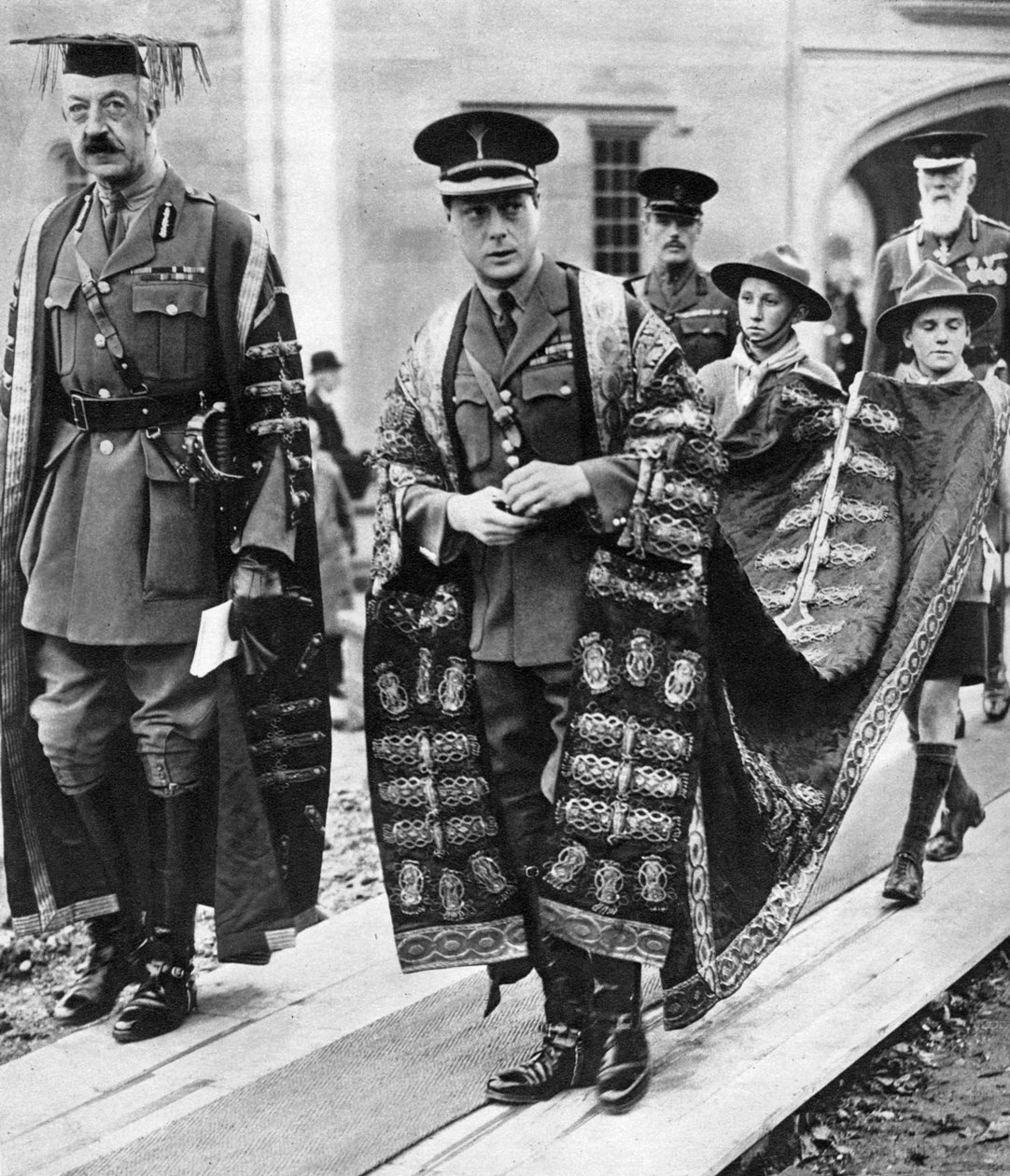 1923年、ウェールズ大学バンゴー校の学長としてのプリンスオブウェールズ 作： 不明