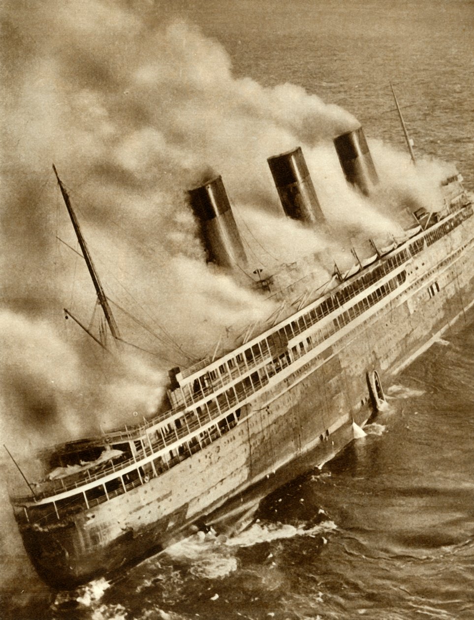 SS LAtlantique on fire、1933年、1935年。 作： 不明