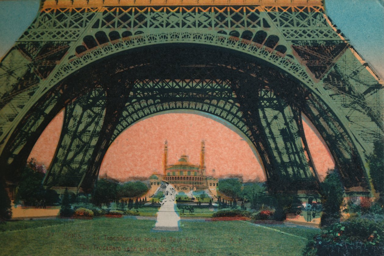 エッフェル塔、パリ、c1920の下で見られるトロカデロ 作： 不明