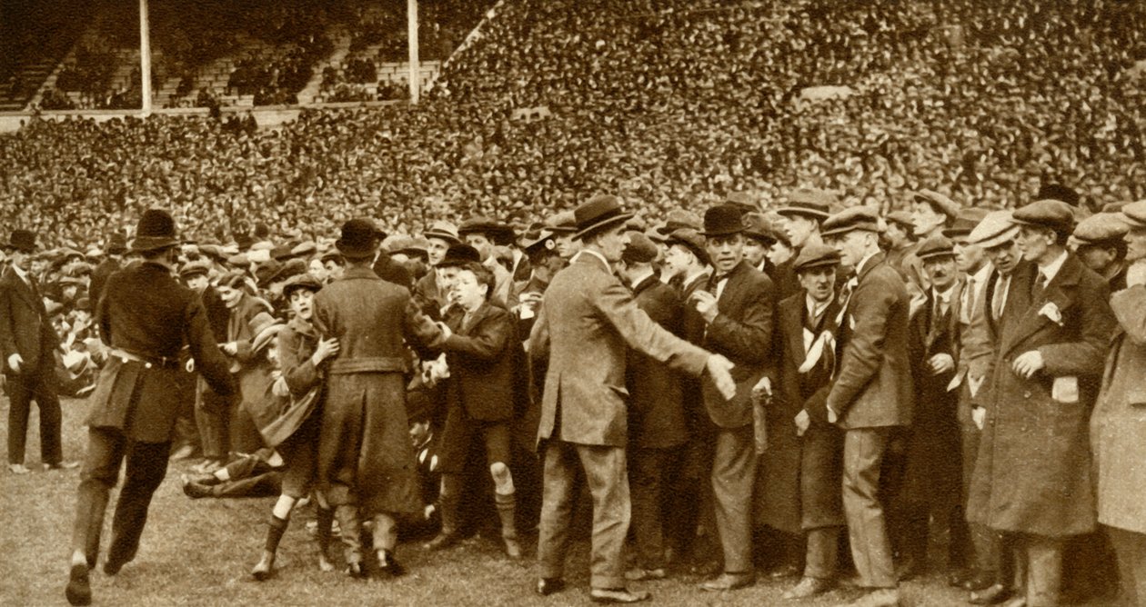 最初のFAカップ決勝は、1923年4月28日、1935年にロンドンの