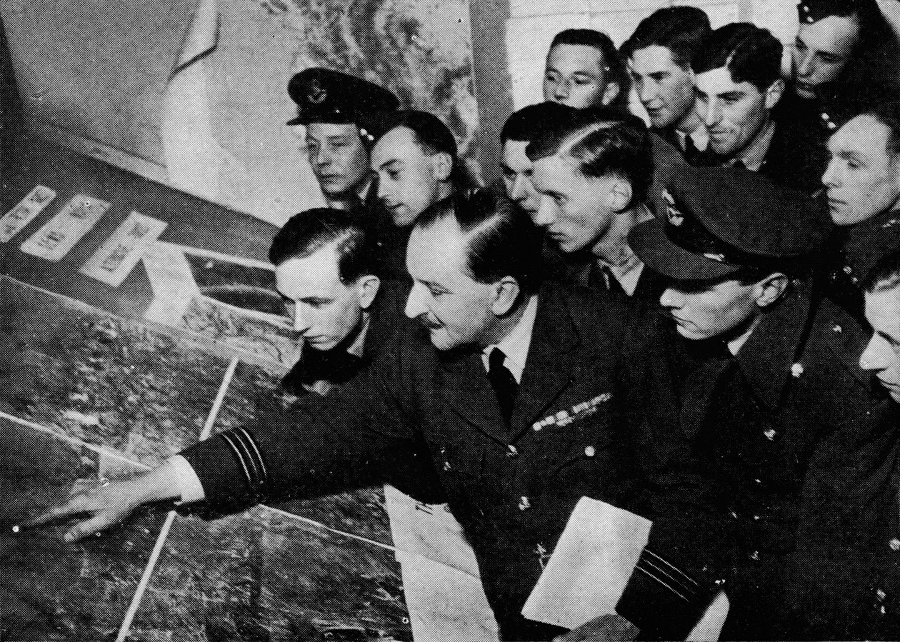 今夜の目標は...、1941 作： 不明