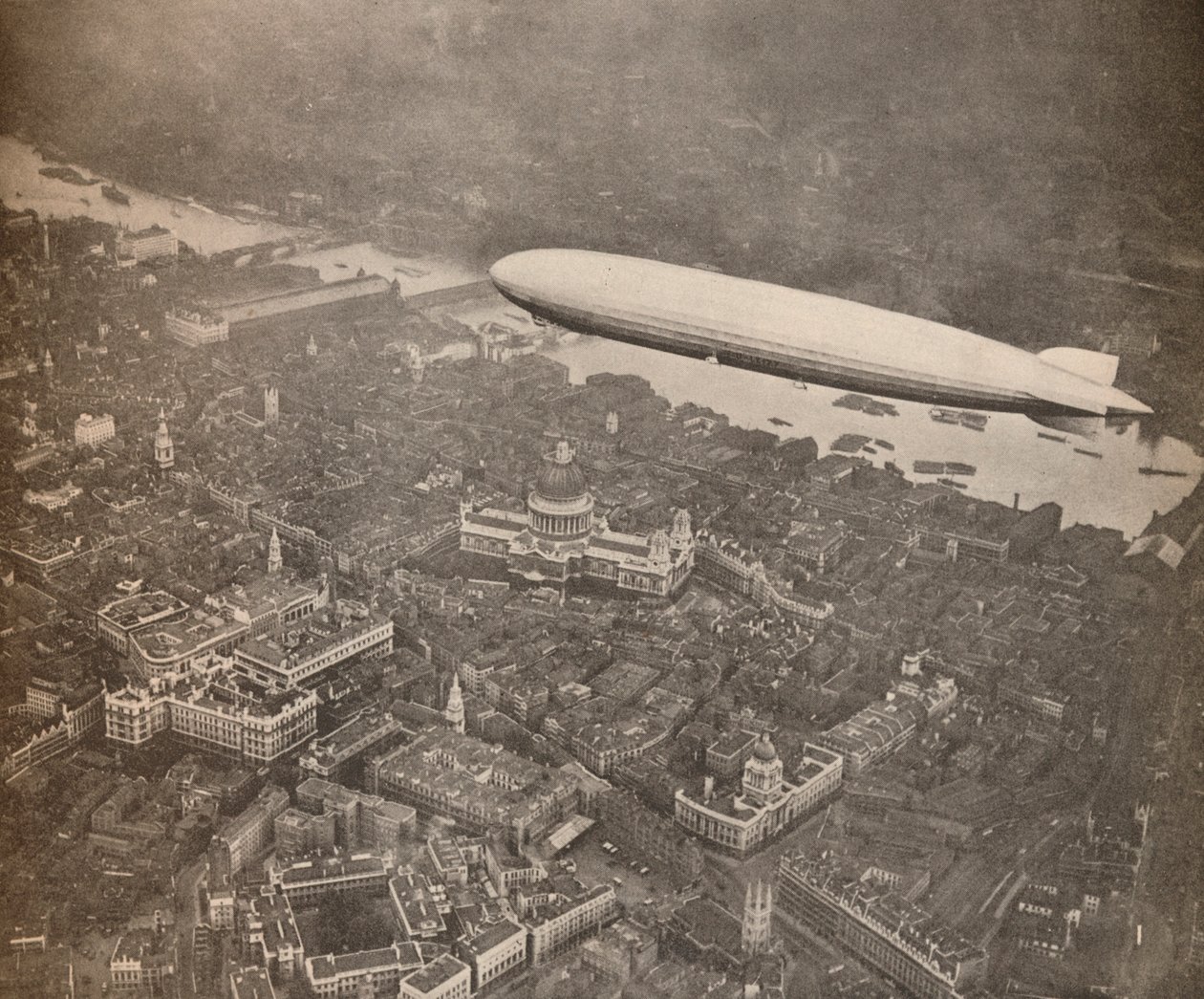 1931年8月、1931年1935年8月、イギリスを横断するグラフツェッペリンのツアー 作： 不明
