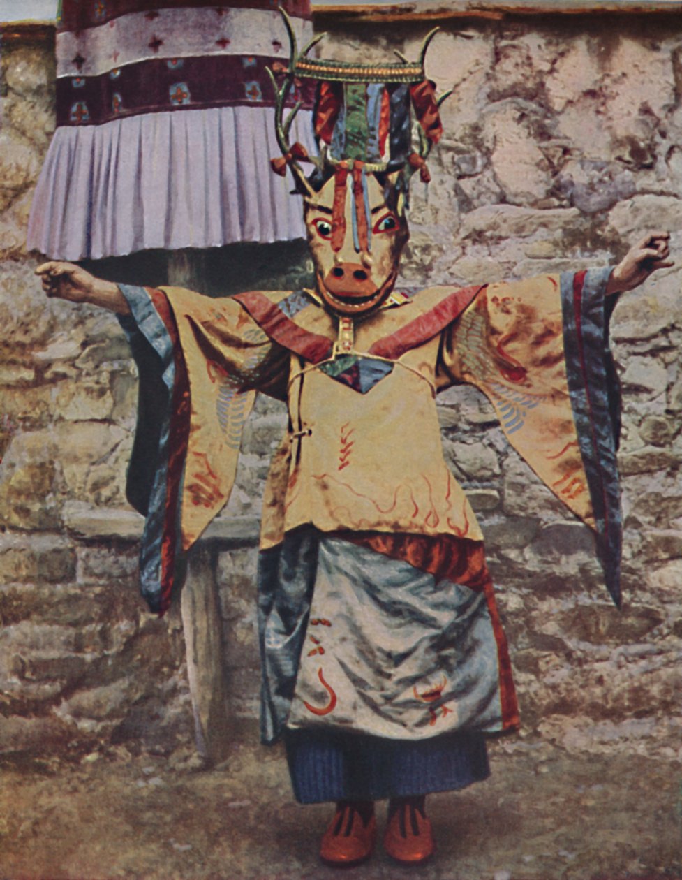 悪魔のダンス、c1935のために服を着たチベットのラマ 作： 不明