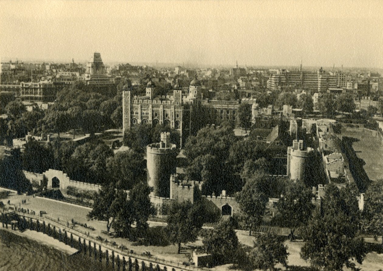 ロンドン塔。南からの概観、c1920。 作： 不明