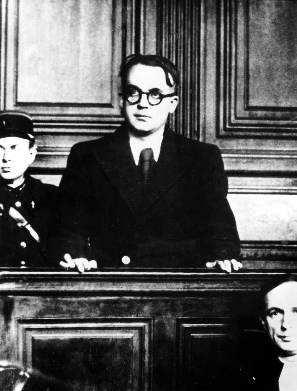 フランスの親ナチ作家、ロバートブラジラックの裁判、パリ、1945年 作： 不明