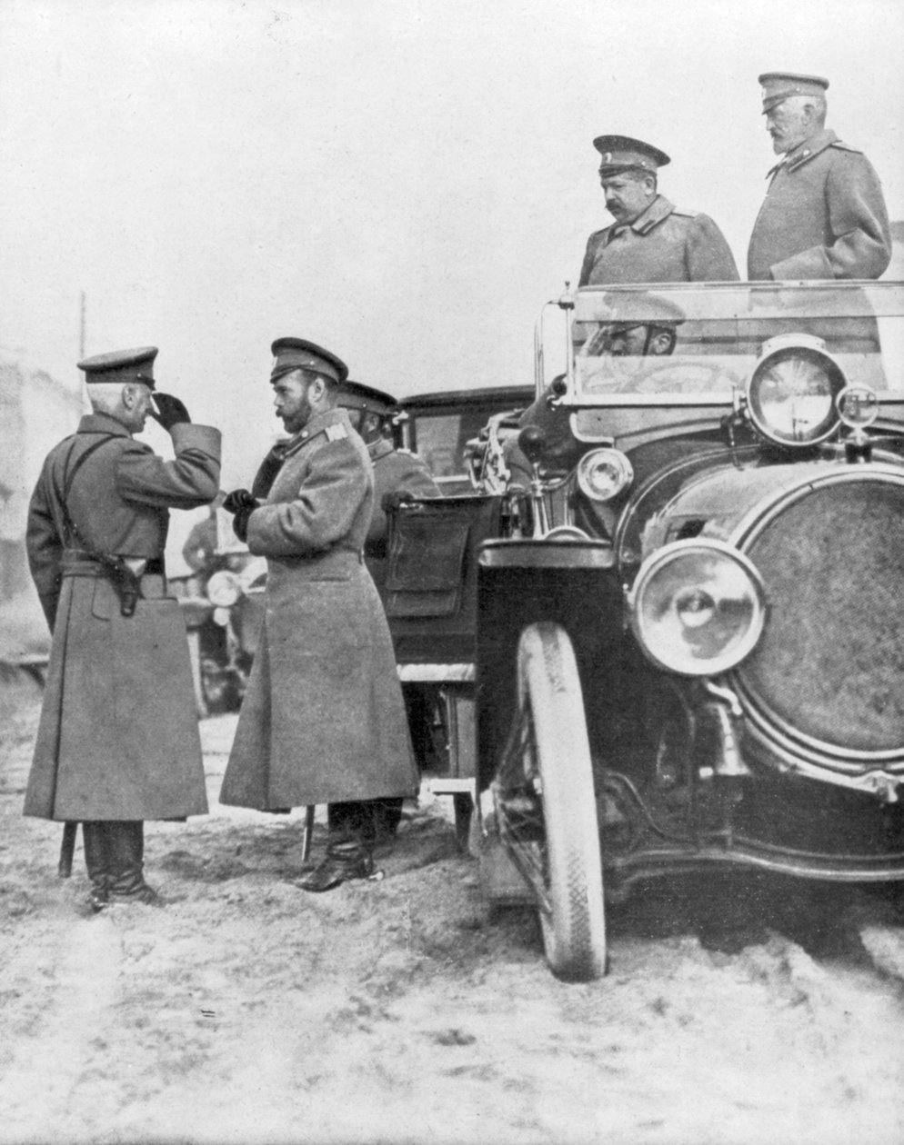 1915年5月、ロシア戦線を訪れたニコラス2世皇帝 作： 不明
