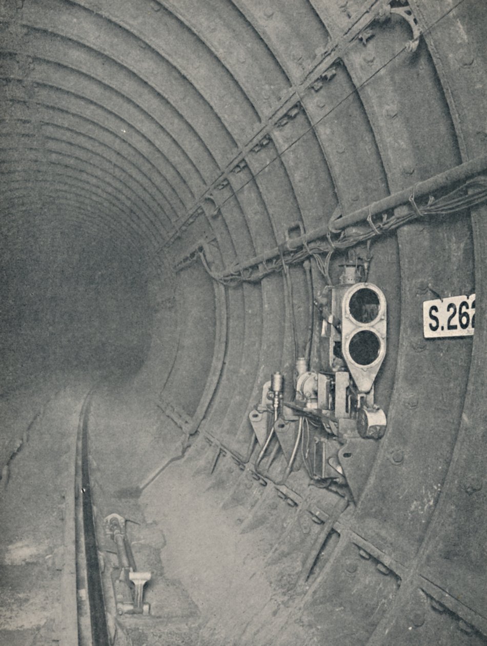 トンネル信号と自動列車停止。ロンドン地下鉄、1926 作： 不明
