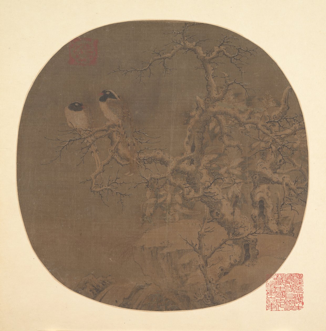 冬の木にとまる二羽の鳥、13世紀。 作： 不明