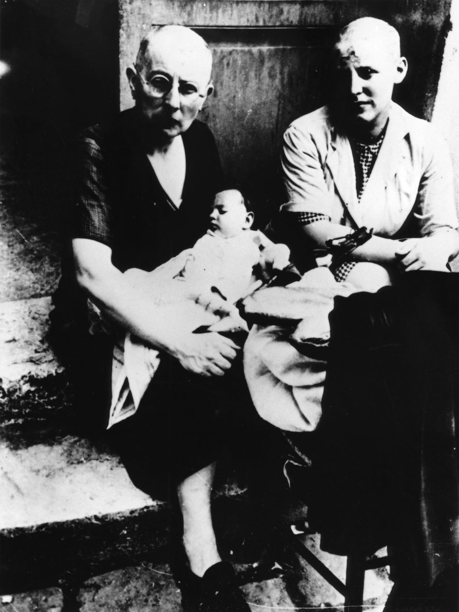 フランスの2人の女性協力者、シャルトル、フランス、1944 作： 不明