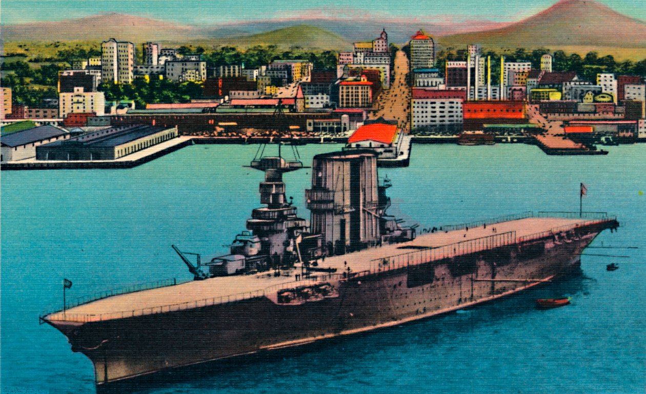 ブロードウェイのふもとのアンカーにあるアメリカ海軍の空母。カリフォルニア州サンディエゴ、c1941 作： 不明