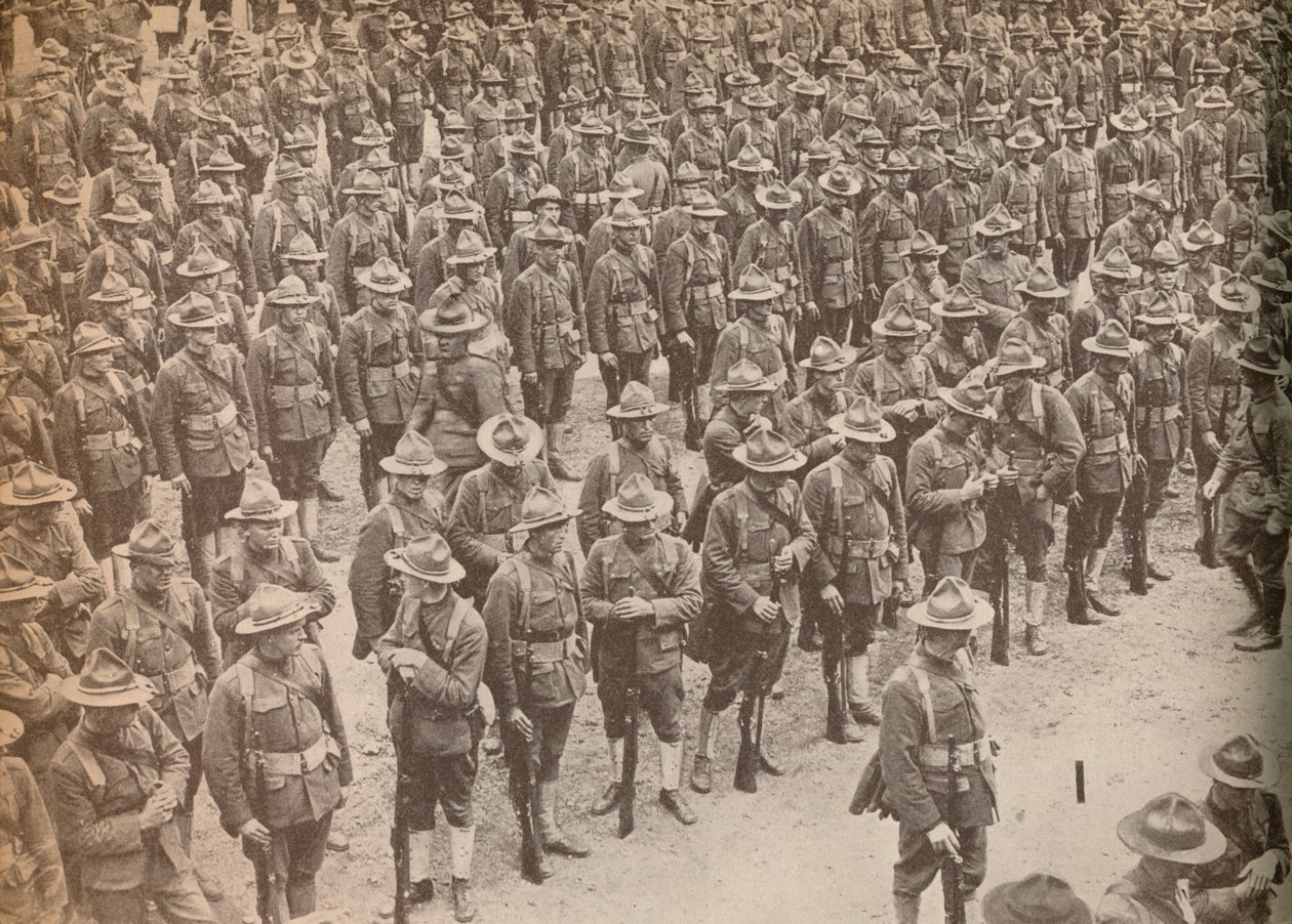 1917年8月15日、ロンドンを行進する前に米国軍がパレードをしていました。 作： 不明