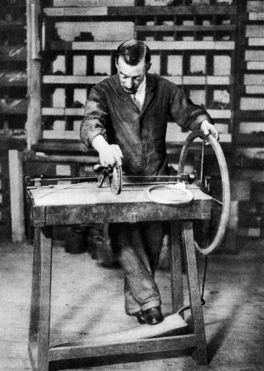スプリングロック用のスプリングに巻かれたワイヤー、ロンドン、1926-1927 作： 不明