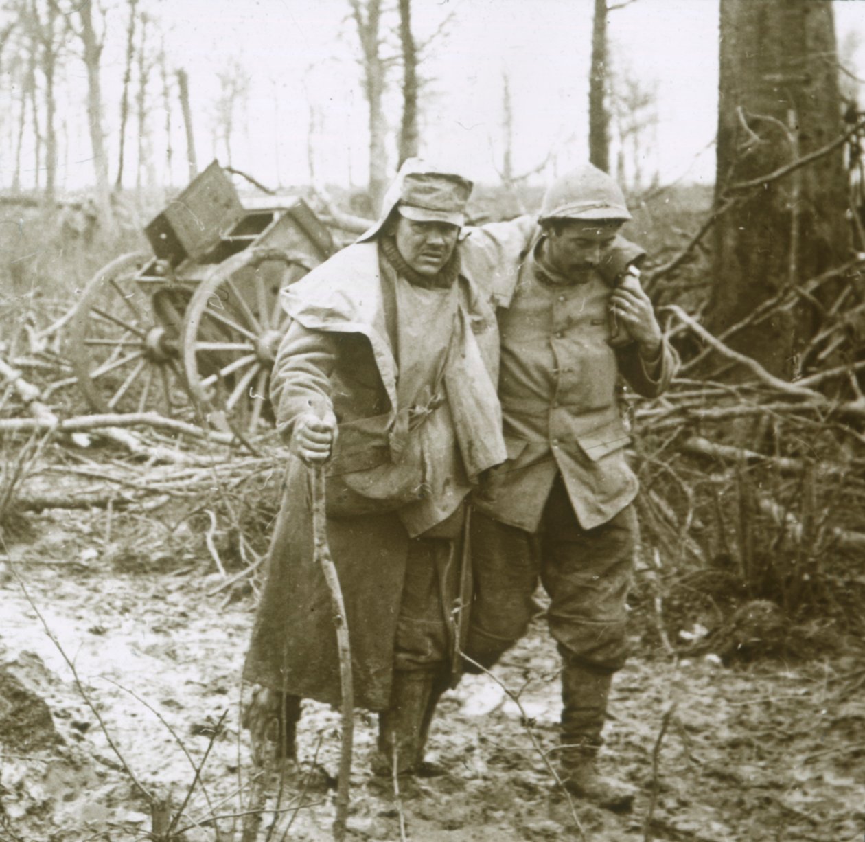 負傷した兵士、ベルダン、フランス北部、1916 作： 不明