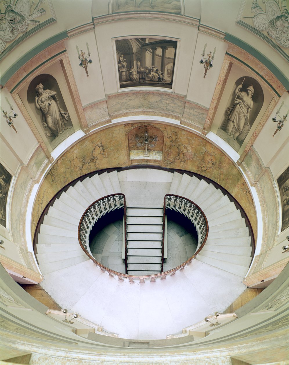 Home House、20 Portman Square、View of the stairwell、built c.1776 by Robert Adam 1728-92、London、UK写真 作： 不明不明
