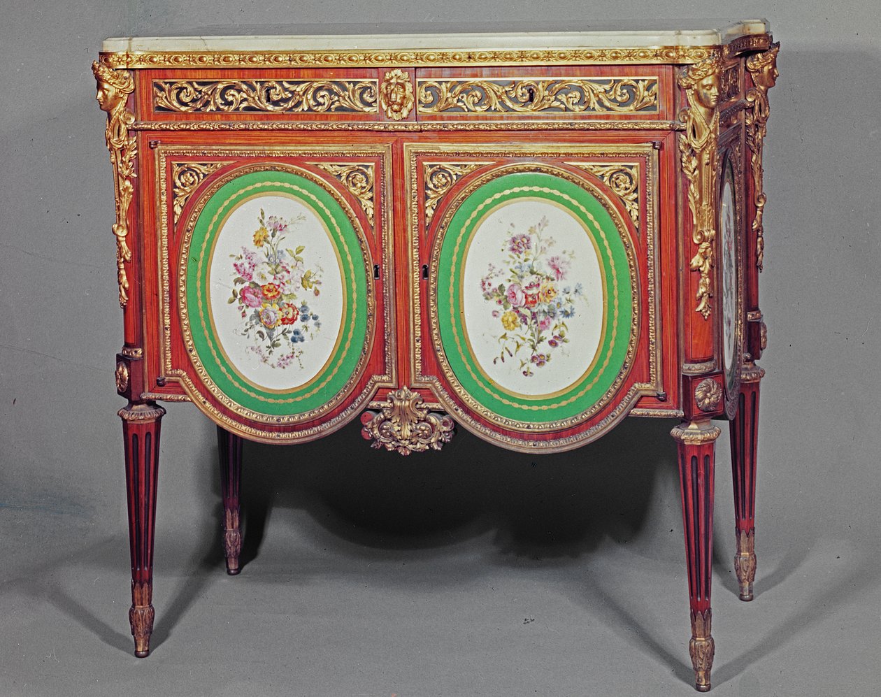 ルモル16世のキャビネット、刻印されたM.Carlin JME、ormoluとSevresのプラークで装飾、c.1774 作： 不明不明