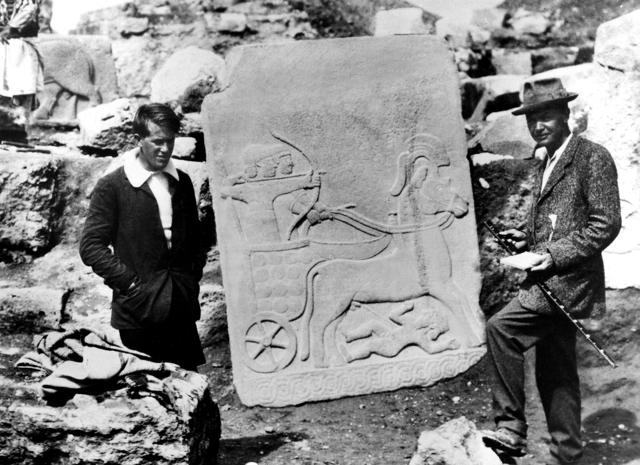 1911年、シリアのカルケミッシュでレナードウーリーとTEローレンス 作： 不明不明