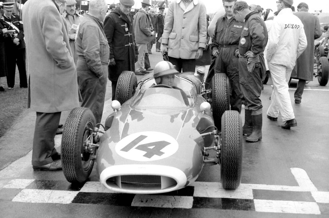 トミーアトキンスのグリッドにいるクーパーのブルースマクラーレン、1961年 作： 不明不明