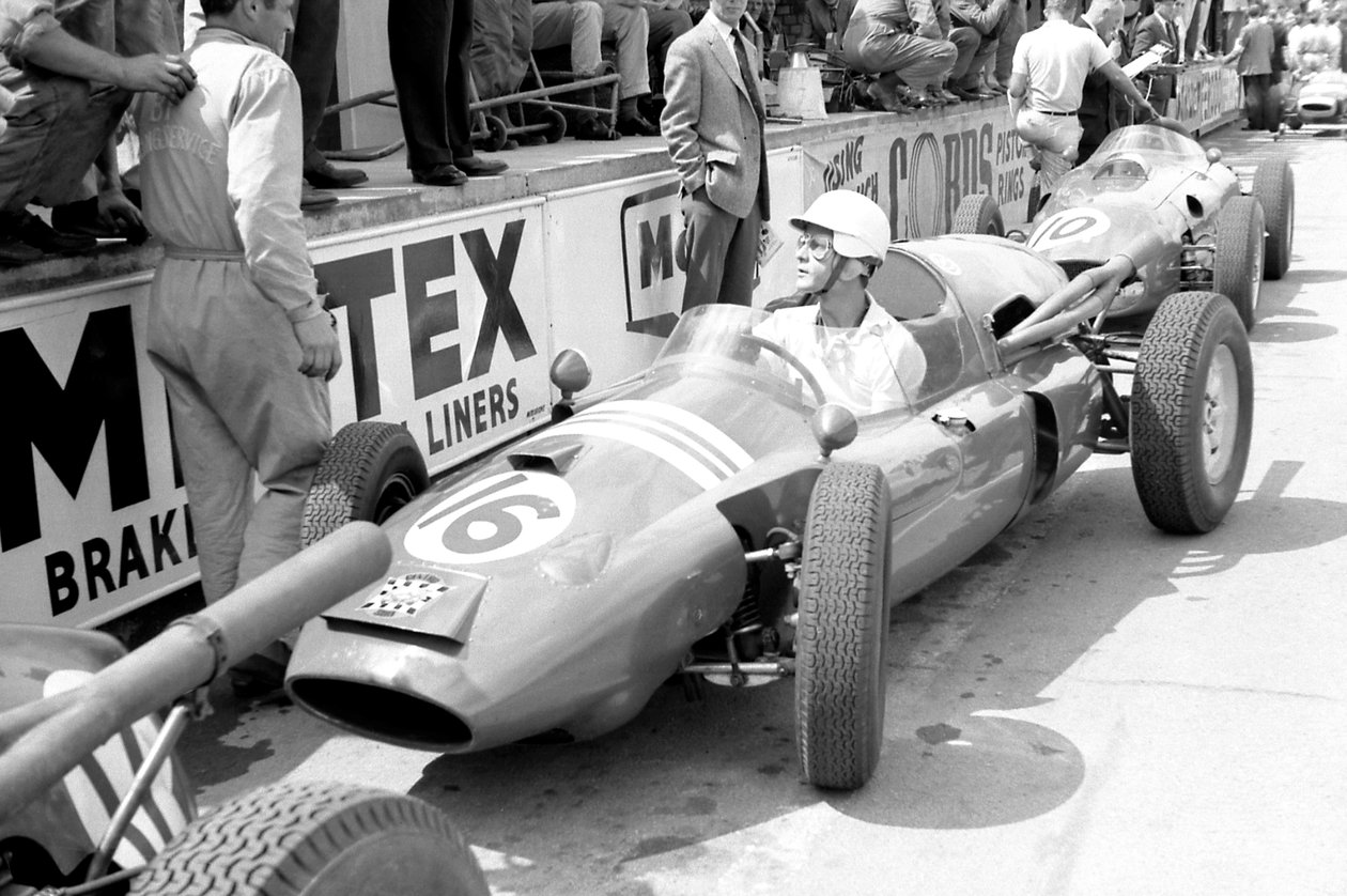 ピットでセントロシュッドクーパーにいるマステングレゴリー、1960 作： 不明不明