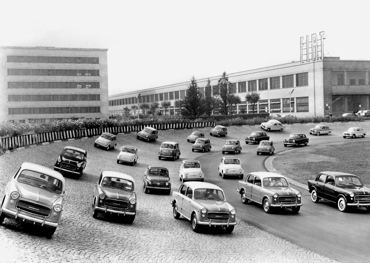 フィアットテストトラック、ミラフィオリ、トリノでの車のテスト、1958 作： 不明不明