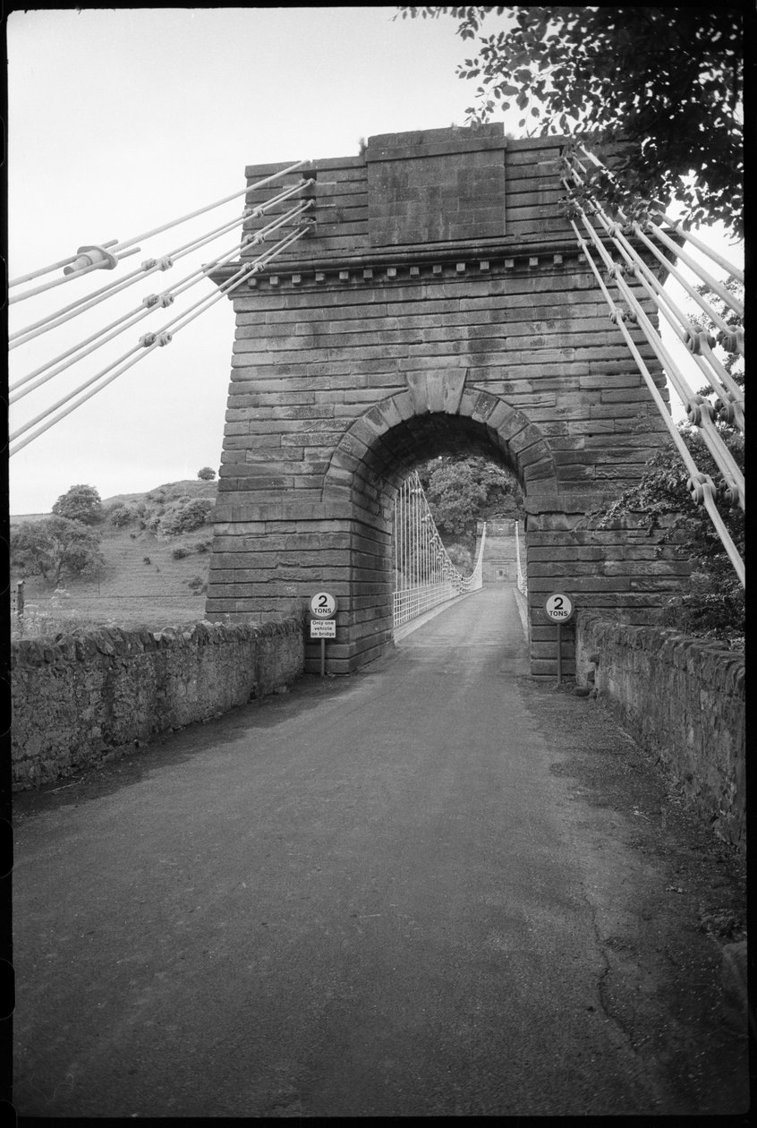 Allgemeine Ansicht der Union Bridge, zeigt die Süderhebung des Südpfeilers und die Brücke, die sich durch den Bogen nach Norden zum Nordpfeiler an der englischen Grenze im Hintergrund erstreckt von Unbekannter Künstler