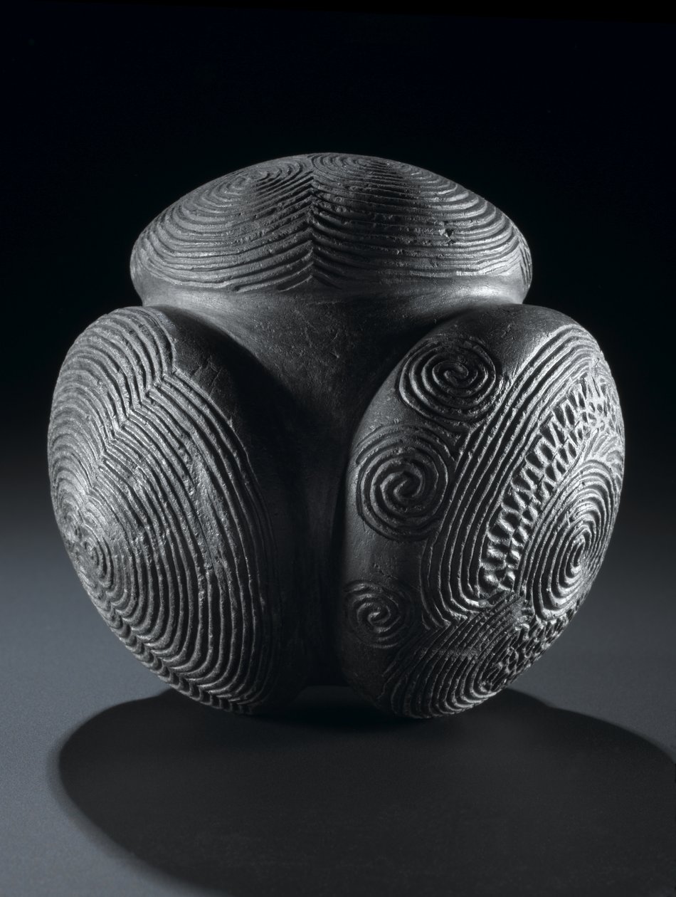 ガラスの丘、トウィー、アバディーンシャー、新石器時代、紀元前3000年頃の彫刻が施されたボール 作： 不明