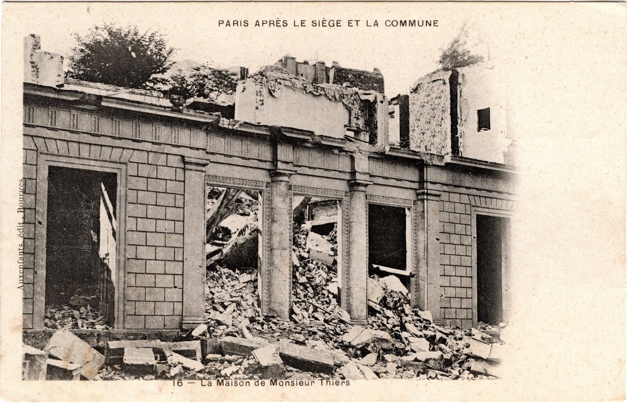 パリのコミューン（1871年）。1871年5月、財産の没収により破壊されたアドルフ・ティエールの邸宅。厚紙にプリント、Dim.9x14 cm 作： 不明