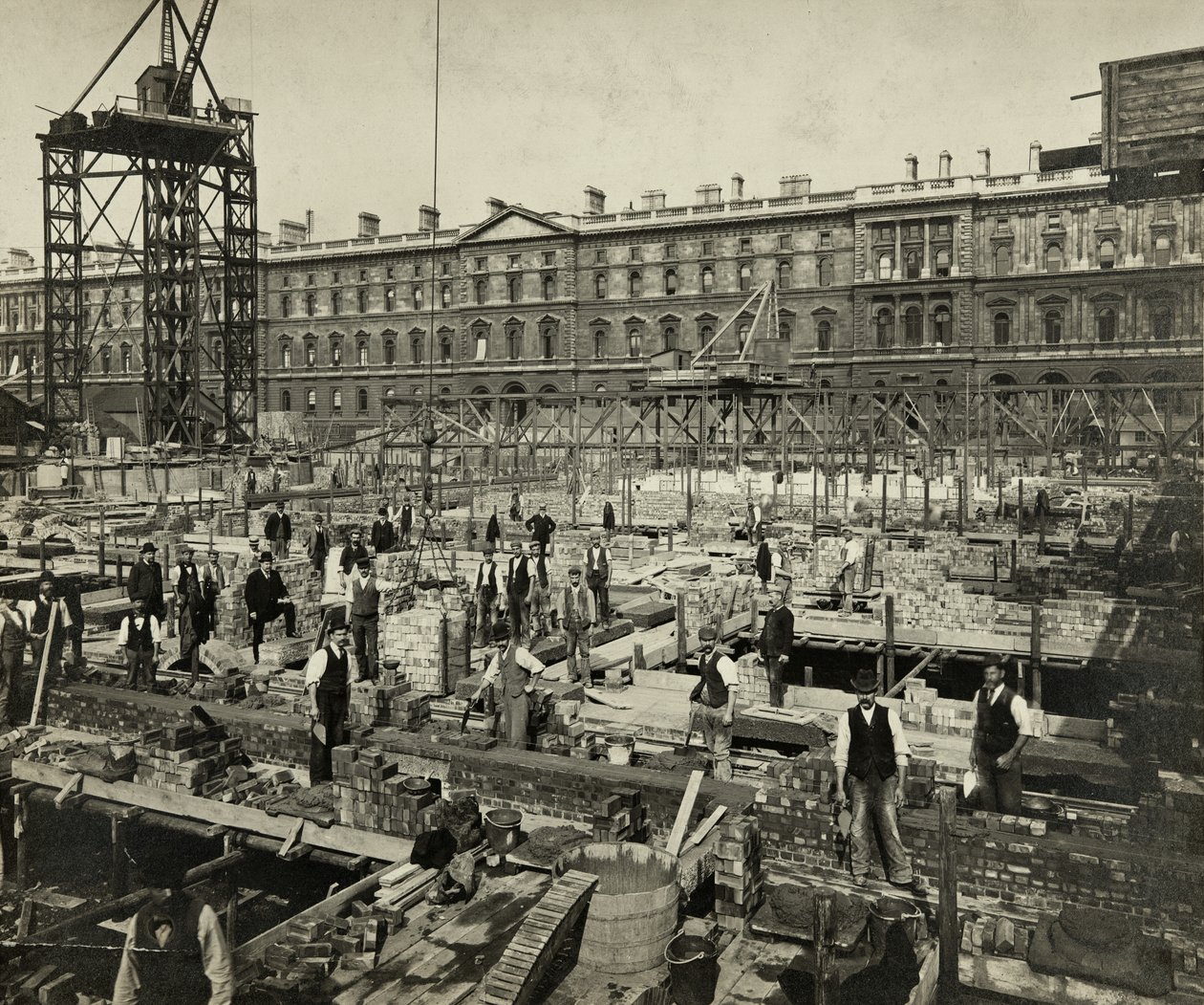 新しい政府庁舎の建設、グレート ジョージ ストリート、ウェストミンスター、ロンドン、1902 年 9 月 24 日、英国 (b/w 写真) 作： 無名の画家