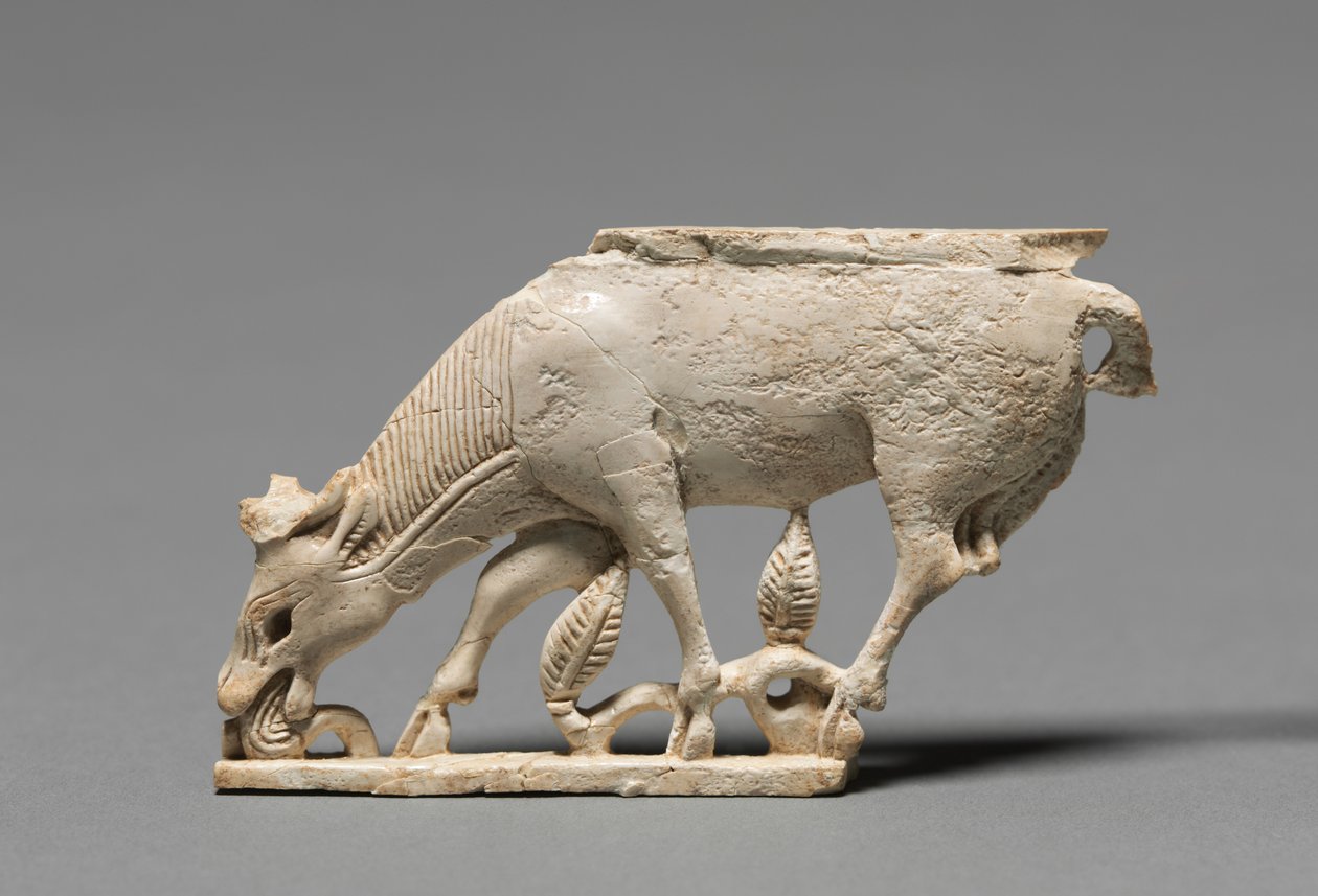 飾り額：ブラウジングスタッグ、紀元前900-800年 作： 不明