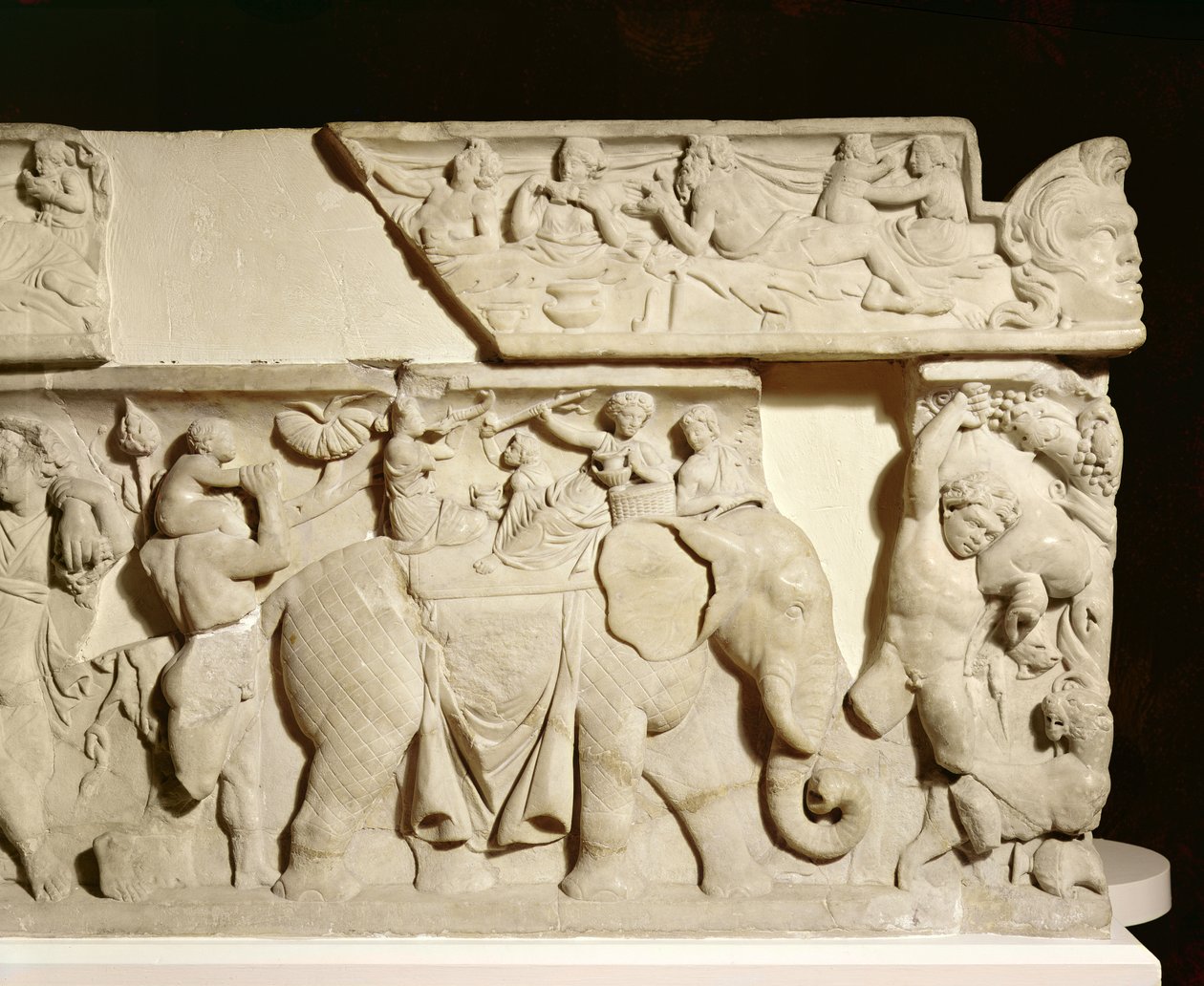 GR.1-1835 ディオニュソスの凱旋、細部に象の姿あり、石棺レリーフ