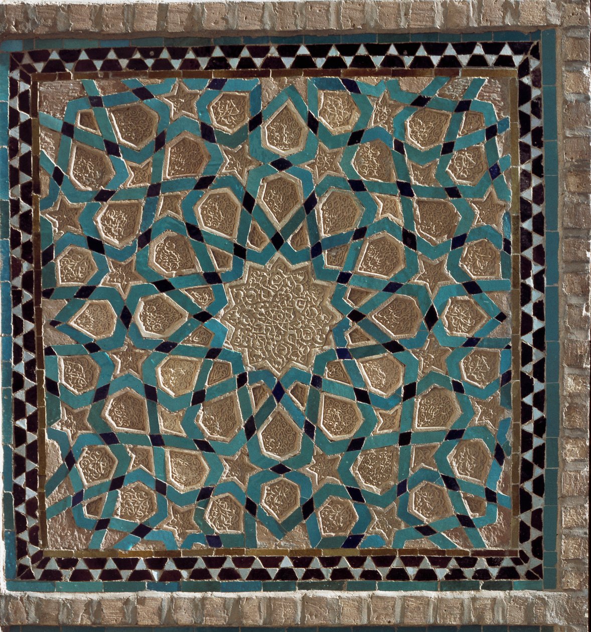 イスラム美術：ジャメの内部パネルの眺め 作： 不明