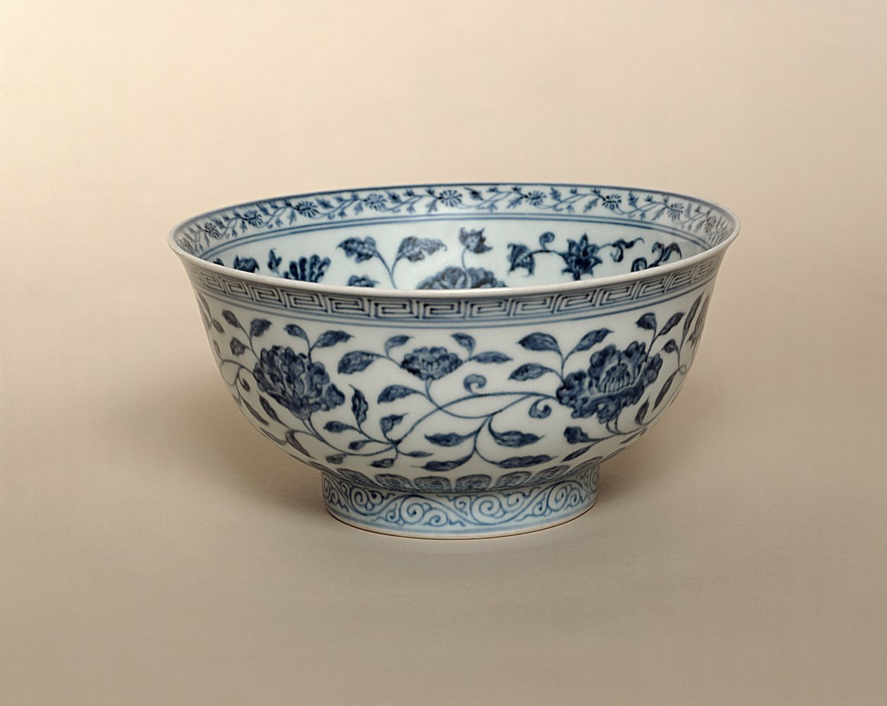 明青と白のボウル、スアンテマーク（1426-35） 作： 不明
