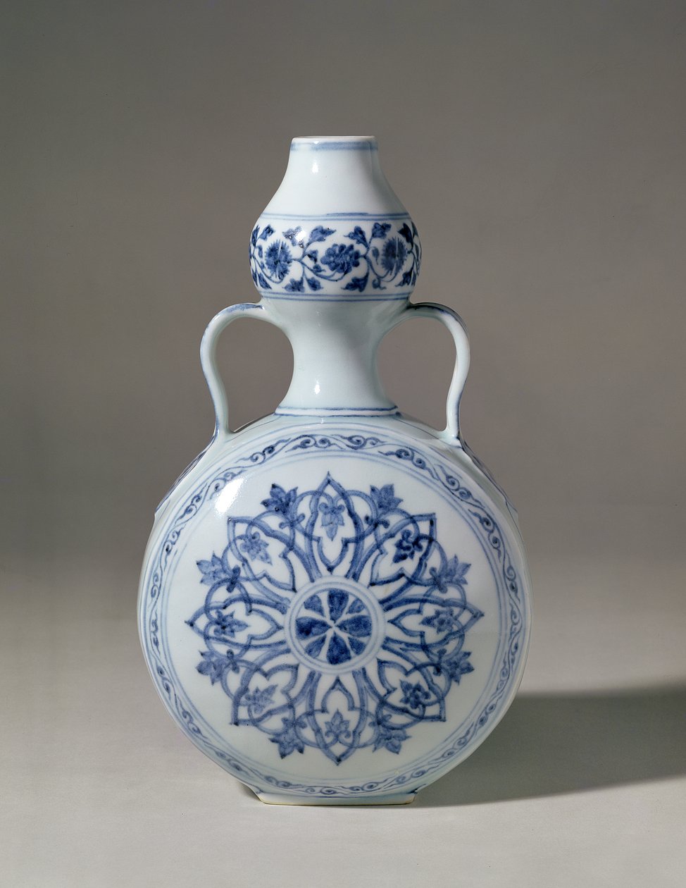 明代青白巡礼瓶 玄徳窯印（1426-35年 作： 不明