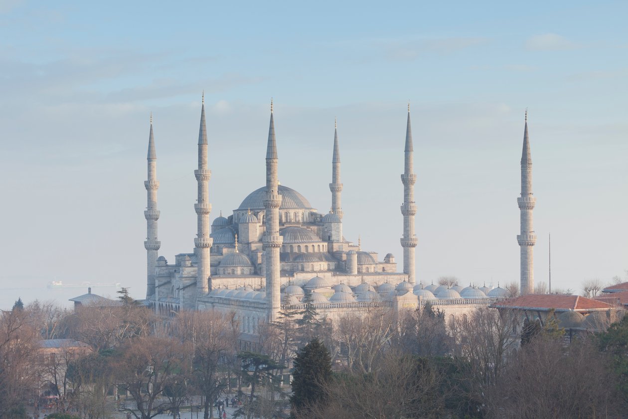 日没直前のブルーモスクのパノラマビュー、イスタンブール、トルコ（写真） 作： 無名の画家
