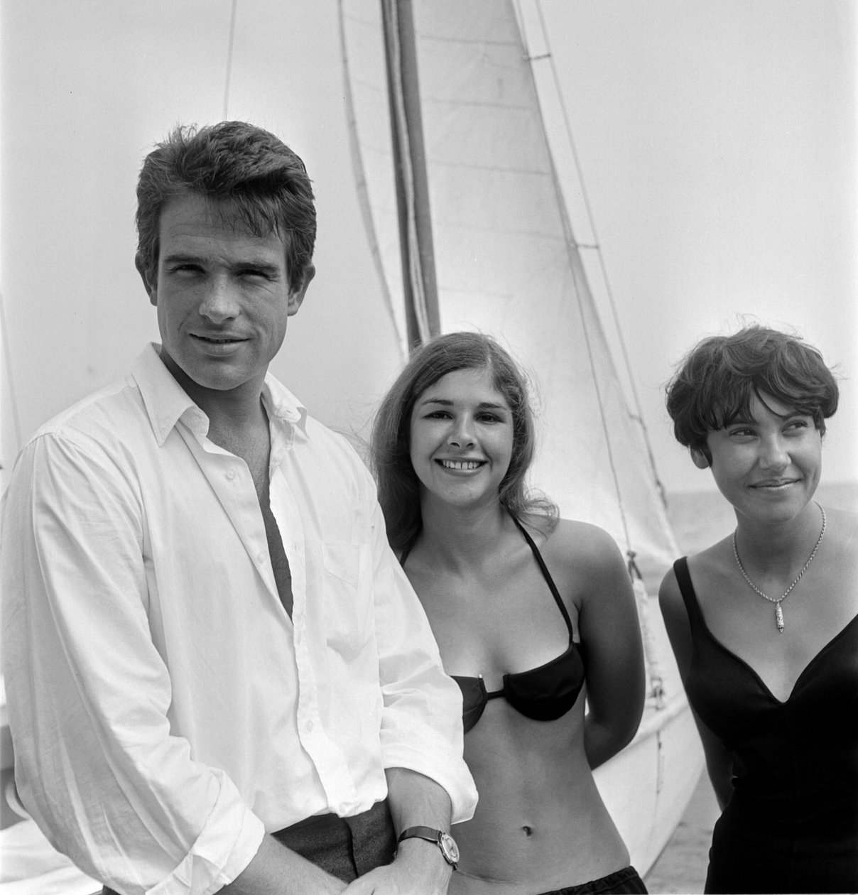 俳優ウォーレン・ビティ、ベニスのリドビーチにて - 1965年 作： 不明