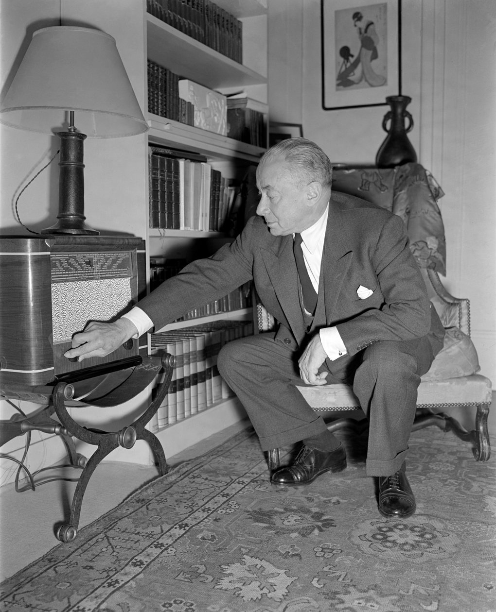 政治家ポール・ルノー、パリにて - 1949年 作： 不明