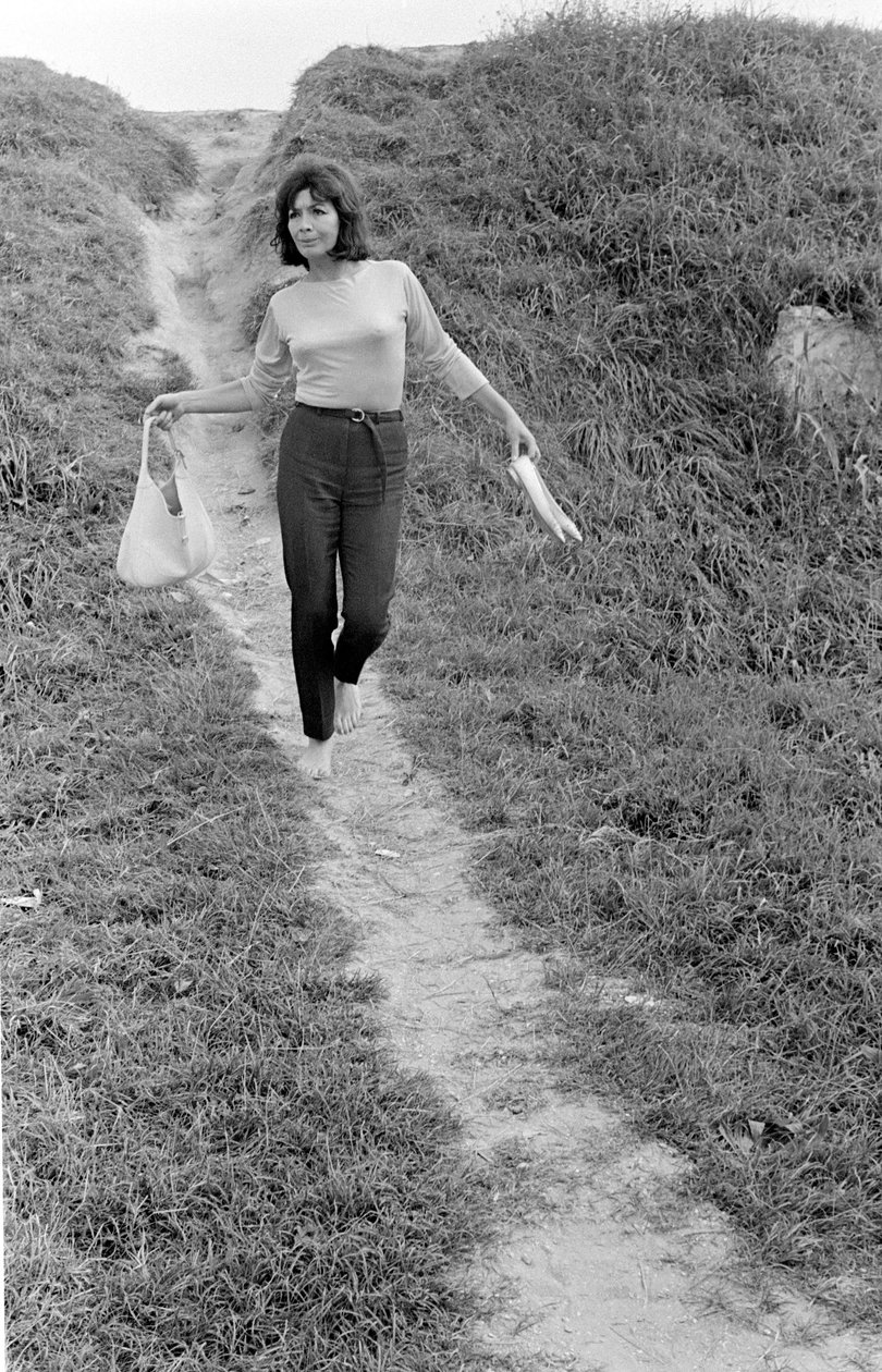 THE SINGER JULIETTE GRECO IN MALAMOCCO (VENICE) - 1965年頃。 作： 不明