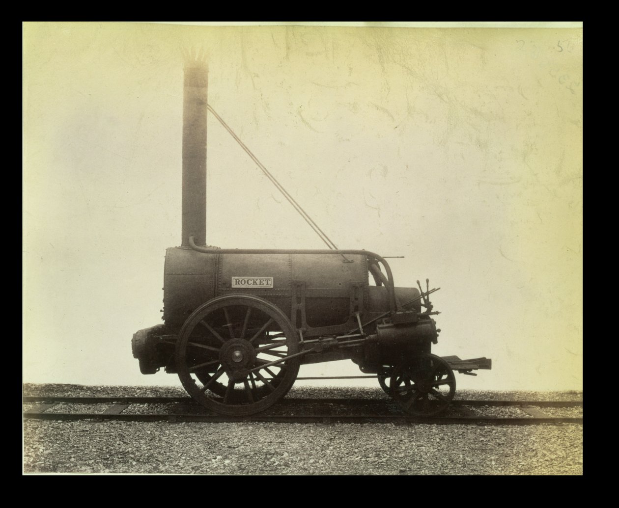 ジョージ・ステファンソン（1781-1848）が1829年に設計した「ロケット」、1905年頃（ブロマイド写真 作： 不明