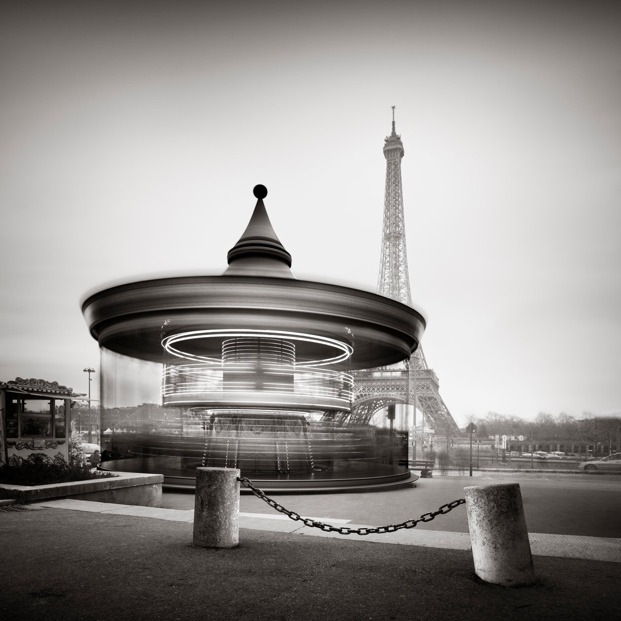 Tour Eiffel - Study 2、パリ、フランス、2013年 (白黒写真) 作： 無名の画家