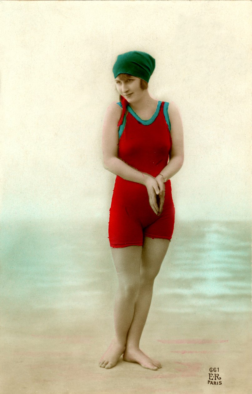 水着姿の女性、c. 1900年代初頭（ポストカード） 作： 無名の画家