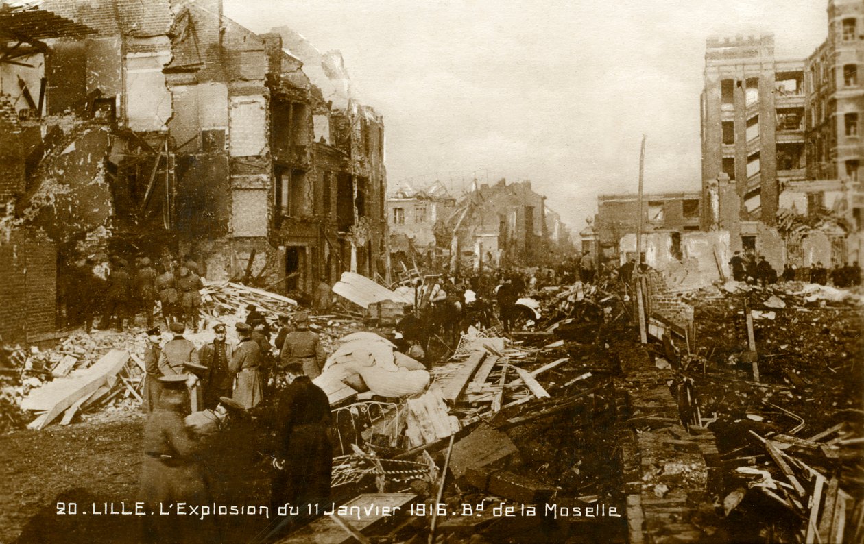 第1次世界大戦：1916年1月11日の爆発後のリール（絵葉書） 作： 無名の画家