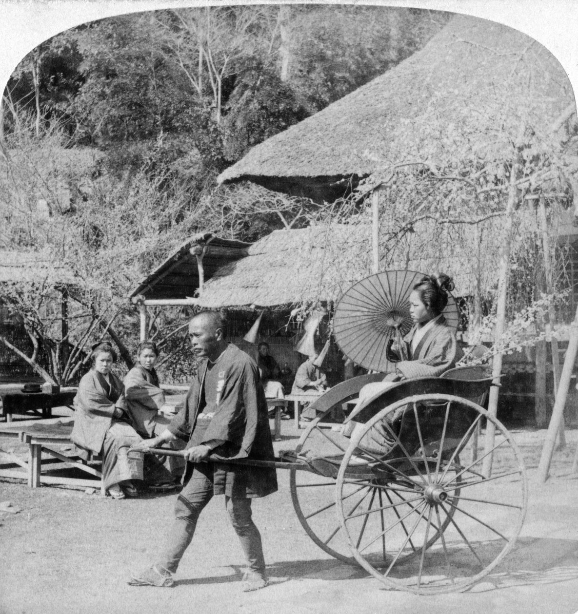 1896年、杉田県人力車の人力車での朝の乗車。 作： アンダーウッドとアンダーウッド