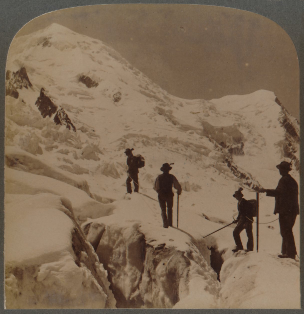 ブラン山の上昇-ボソン氷河の交差-距離のグランムレット、アルプス、1901年。 作： アンダーウッドとアンダーウッド