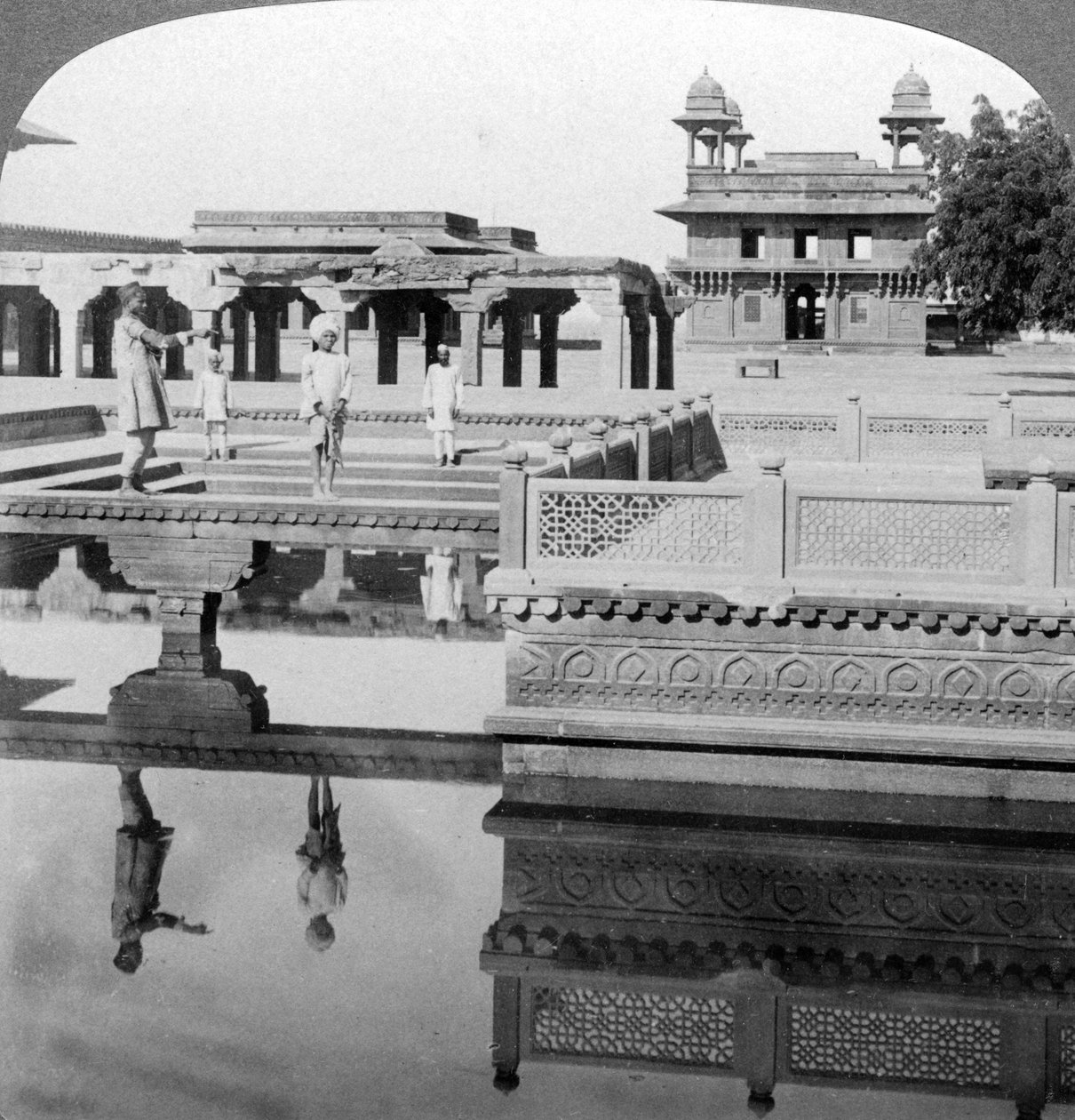 モーグル皇帝の宮殿、ファテープルシークリー、インド、1904年の裁判所。 作： アンダーウッドとアンダーウッド